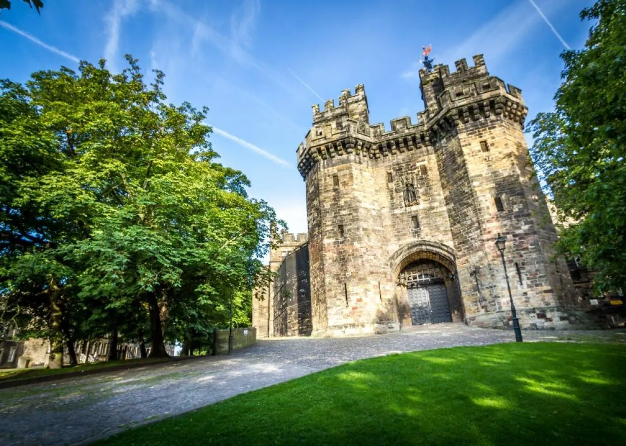 Quality student lettings in Lancaster with historic Lancaster Castle backdrop and beautiful architecture, near Church Street, Cheapside and shops within 2-minute walk to bus station, close to Popular residential areas for student lettings Lancaster including Fairfield