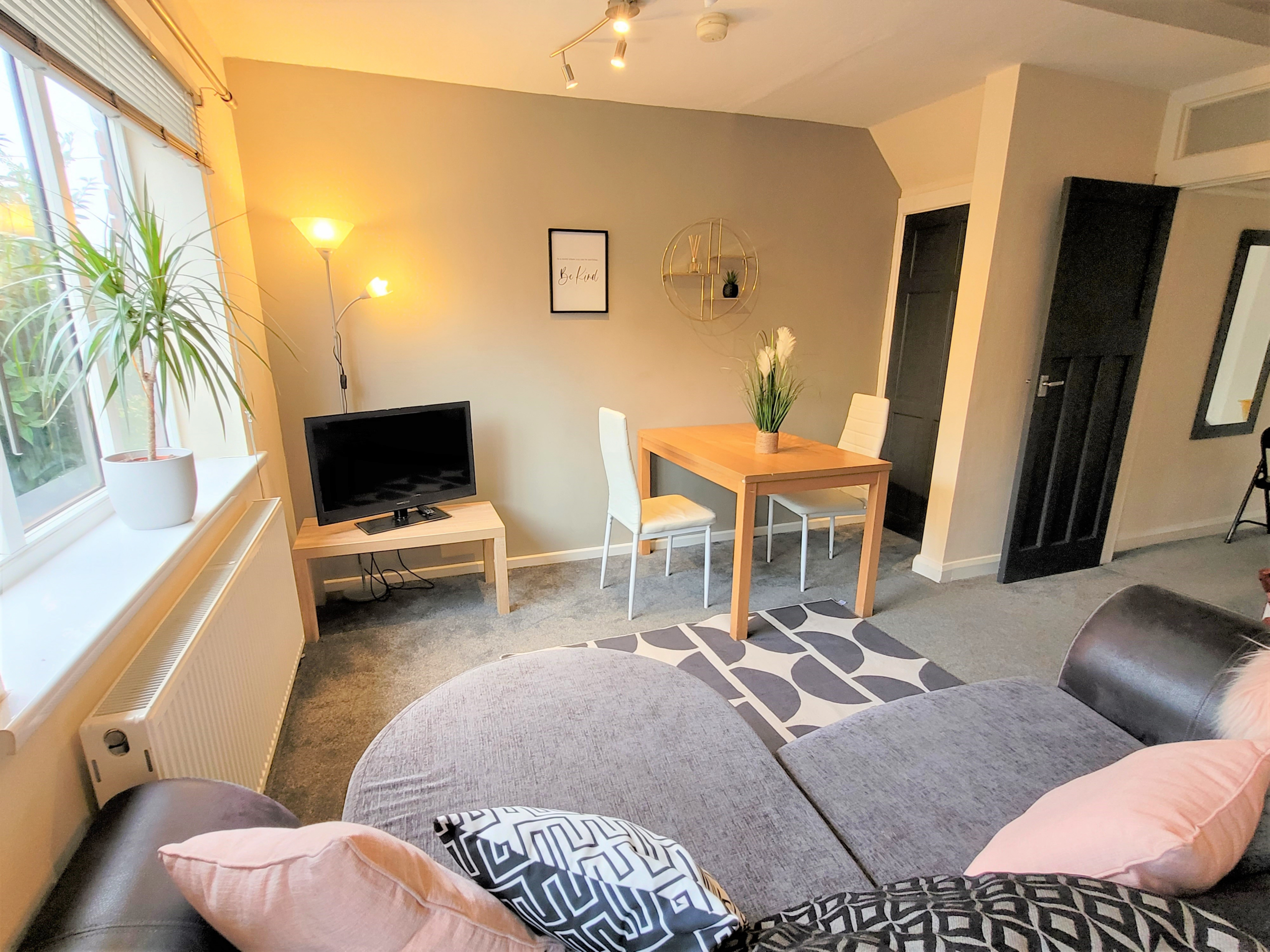 Luxury 3 bed student accommodation lancaster city centre with parking near train station