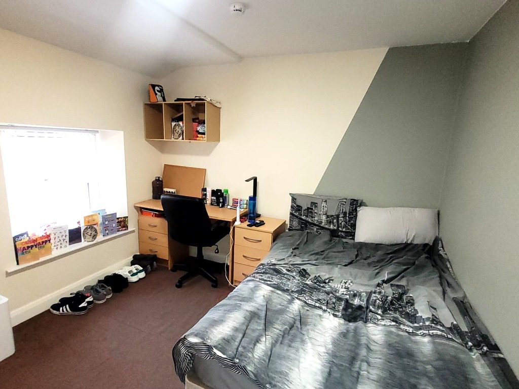 5 Bed student accommodation lancaster room