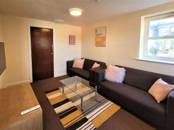 5 bed student accommodation lancaster with parking