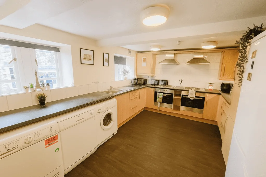 Large city-centre student house with bills included Lancaster
