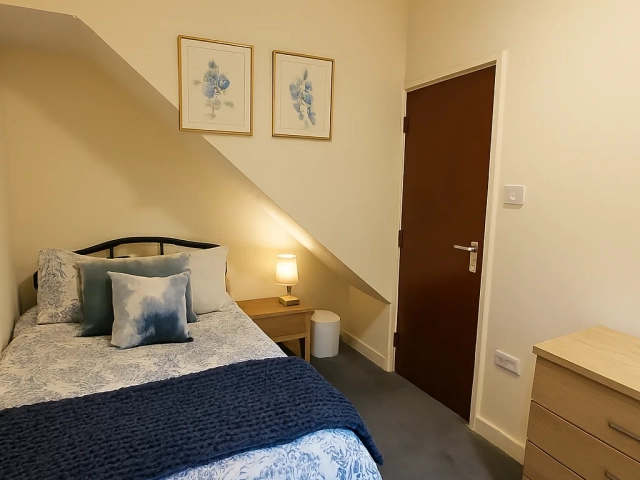 Gregson Road 9-Bed House