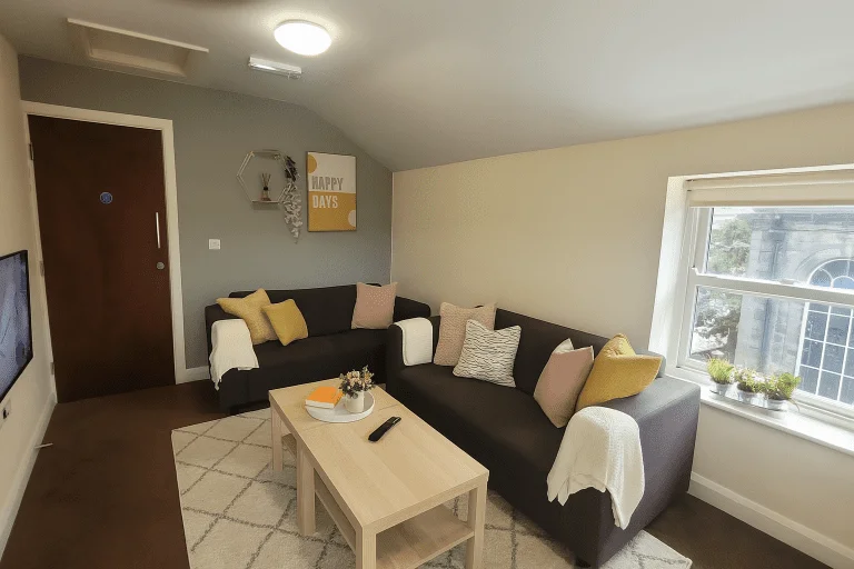 Open plan 5 bed student house Lancaster with parking city centre