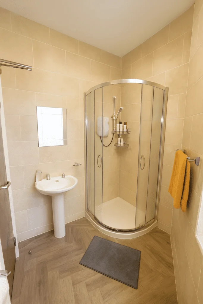 Furnished room in larger Gregson Road student house