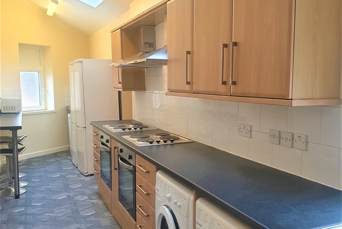 private 9 bed student group accommodation Lancaster city centre