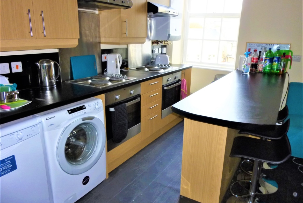 8 bed Student accommmodation Lancaster Kitchen