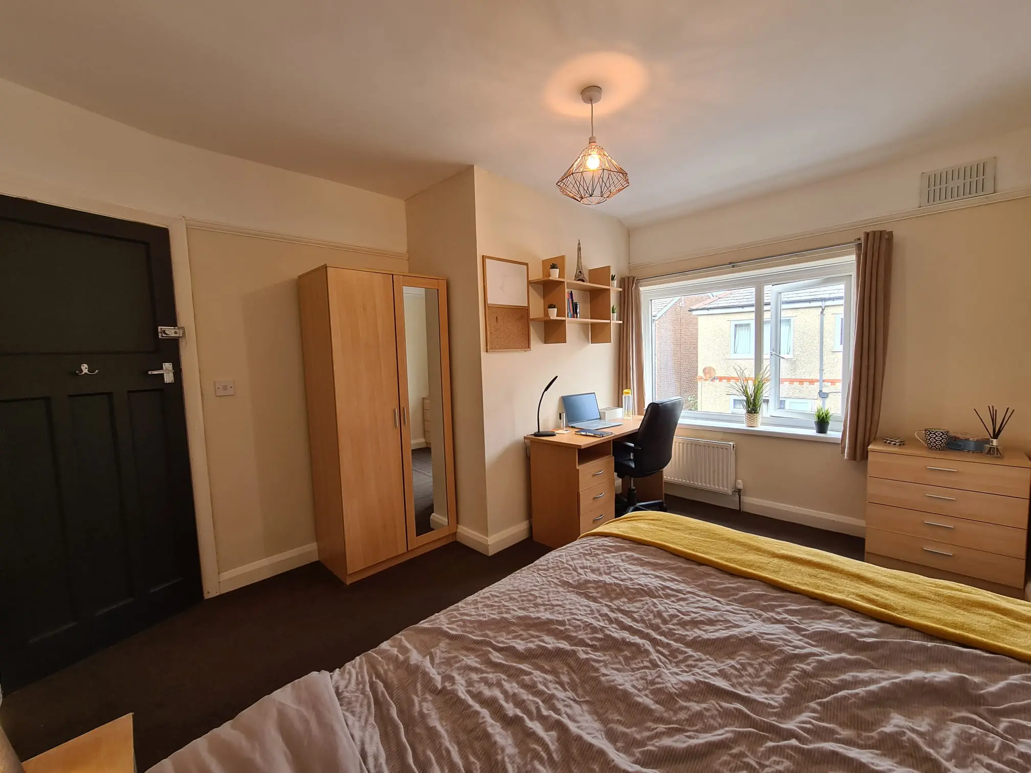 2 bed student accommodation lancaster city centre with parking