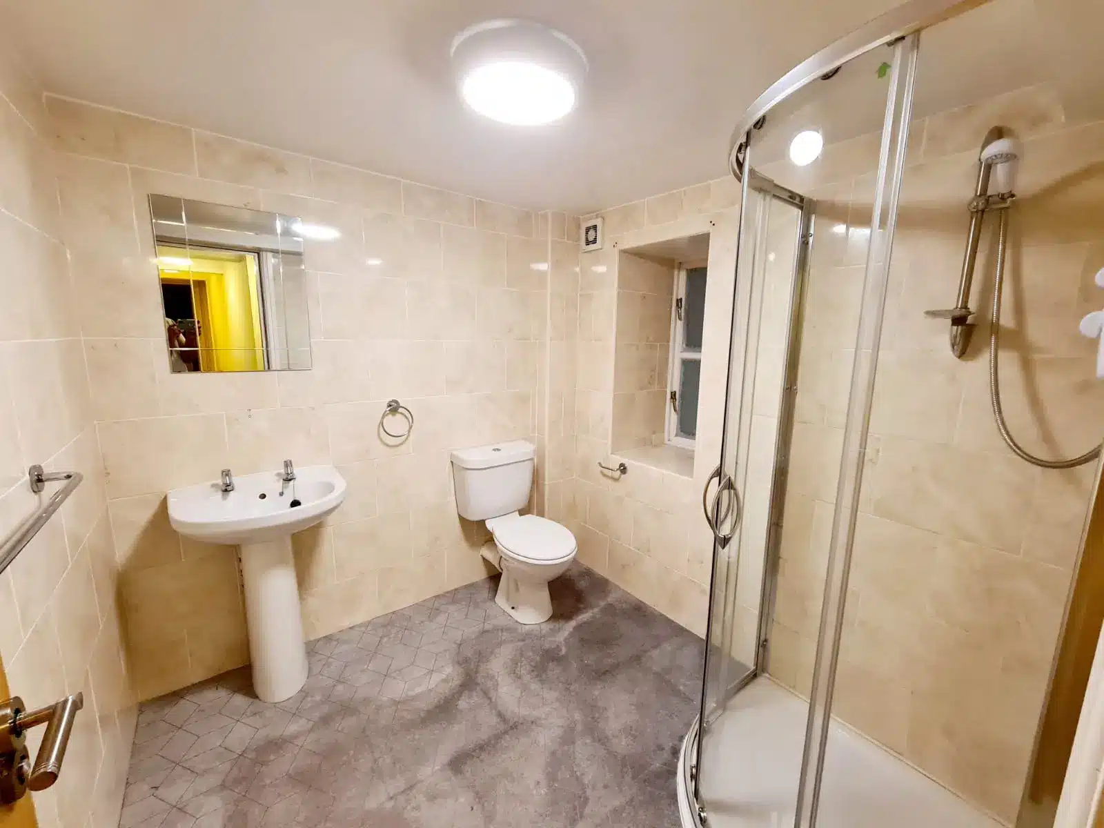 7 Bed student house Lancaster bathroom King Street